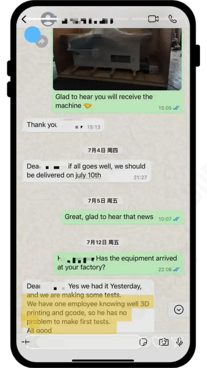 Разговор по WhatsApp, показывающий удовлетворенность клиента доставкой и работой машины